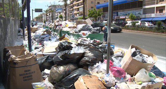  عائلة لبنانية تفضل هول الحرب في سوريا على رائحة النفايات في لبنان صورة رقم 4