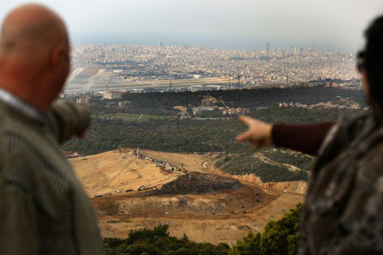  عائلة لبنانية تفضل هول الحرب في سوريا على رائحة النفايات في لبنان صورة رقم 1