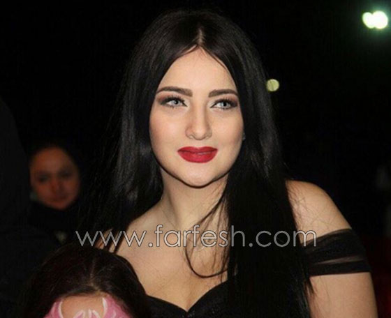 الفنانة الفلسطينية منال موسى في دبي بفستان اسود شفاف وتشبه نفسها بالسندريلا  صورة رقم 2