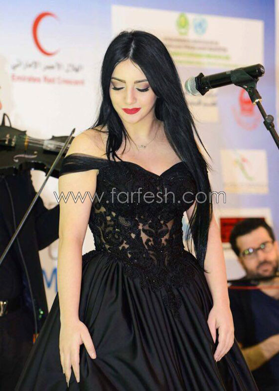 الفنانة الفلسطينية منال موسى في دبي بفستان اسود شفاف وتشبه نفسها بالسندريلا  صورة رقم 3