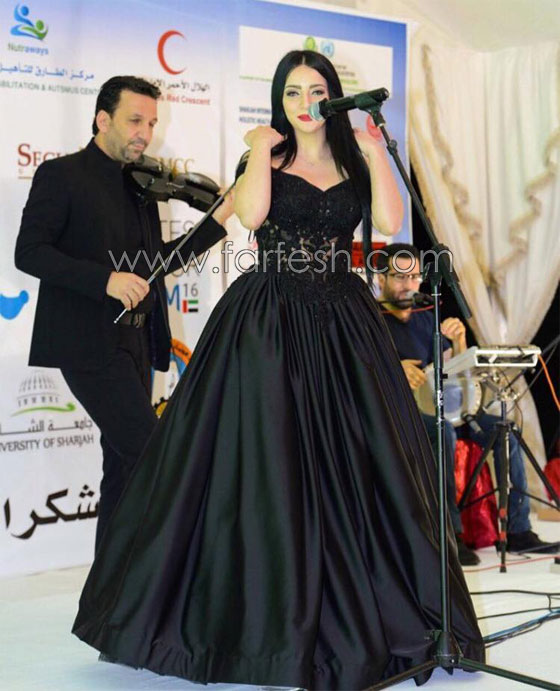 الفنانة الفلسطينية منال موسى في دبي بفستان اسود شفاف وتشبه نفسها بالسندريلا  صورة رقم 5