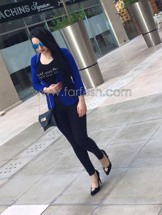 الفنانة الفلسطينية منال موسى في دبي بفستان اسود شفاف وتشبه نفسها بالسندريلا  صورة رقم 6
