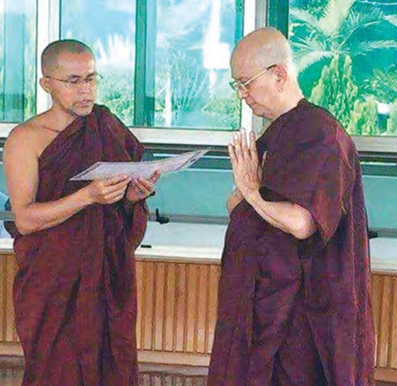 رئيس يتخلى عن السياسة لينضم الى  سلك الكهنوت ويصبح راهبا!! صورة رقم 1