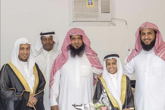 صور وفيديو: اصغر عريس في السعودية طالب عمره 16 عاما صورة رقم 3
