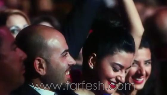 فيديو كاظم الساهر يساعد شابا في عرض زواج لحبيبته أمام الجمهور صورة رقم 6