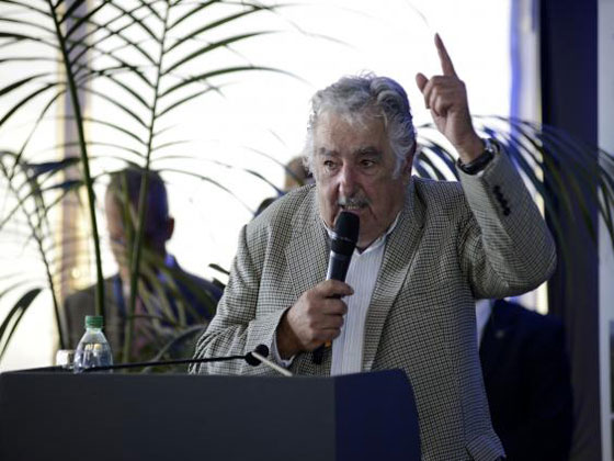 افقر رئيس في العالم نادم لاستقباله عرب من غونتانامو صورة رقم 1