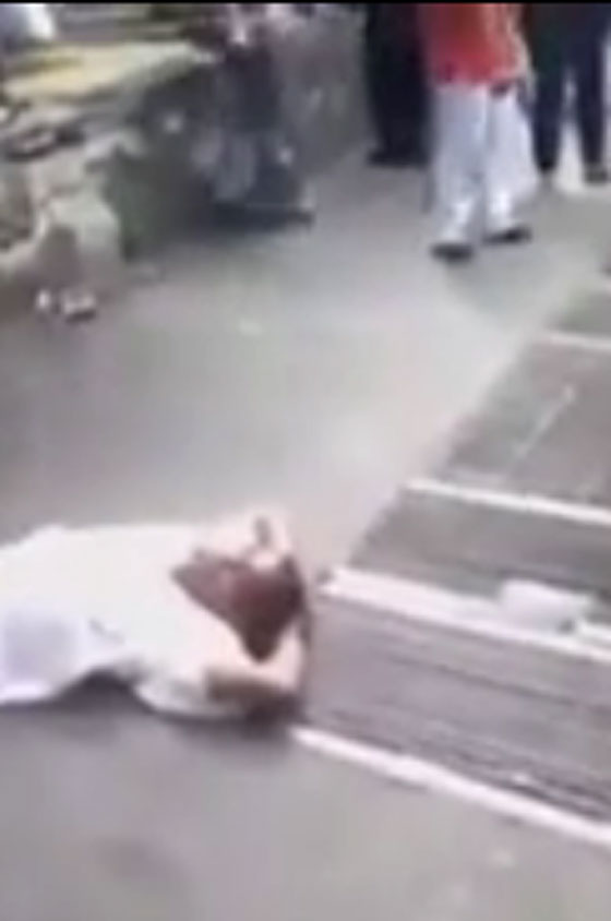 جريمة في شوارع كراكاس.. تعذيب رجل وحرقه حيا صورة رقم 3