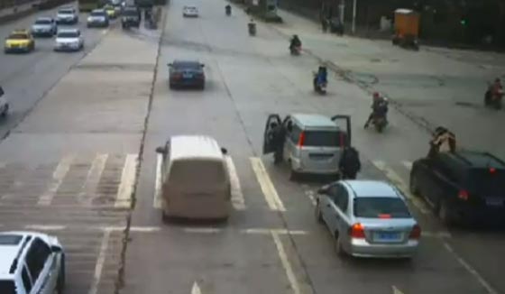  فيديو.. اشخاص كتب لهم عمر جديد بعد ان شارفوا على الموت المحقق صورة رقم 2