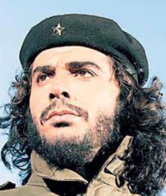 فيدل كاسترو في ظهور نادر يتحدث لطلاب عن بطلة ثورية صورة رقم 7