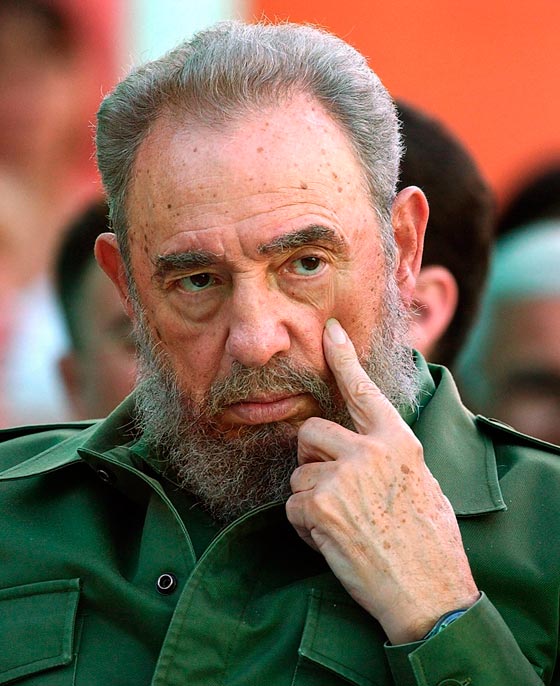 فيدل كاسترو في ظهور نادر يتحدث لطلاب عن بطلة ثورية صورة رقم 3