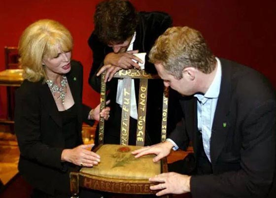  هاري بوتر رفع قيمة كرسي عادي بيع بـ400 الف دولار صورة رقم 4