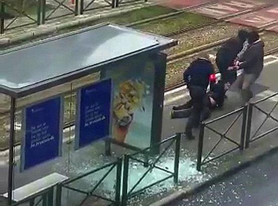  حقيبة شاب جزائري تحتوي على اعضاء حيوانات تثير قلق بلجيكا صورة رقم 2