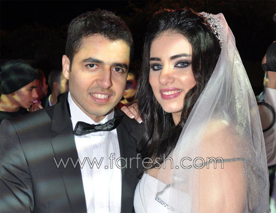 مواقف محرجة واخرى طريفة للنجوم والفنانين في ليلة زفافهم صورة رقم 5