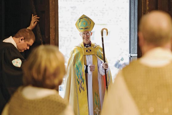 زعيم الكنيسة الانجليكانية يعترف بانه ابن غير شرعي وامه تكشف الحقيقة صورة رقم 9 زعيم الكنيسة الانجليكانية يعترف بانه ابن غير شرعي وامه تكشف الحقيقة صورة رقم 9