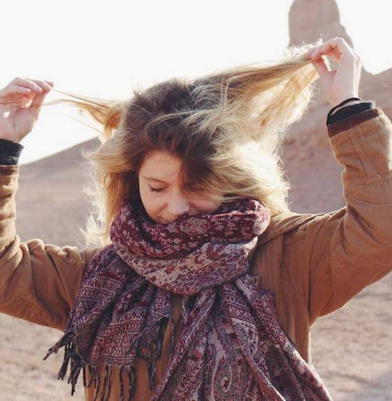 نساء اجنبيات يتضامن مع اخواتهن الايرانيات بخلعهن لاحجبتهن!! صورة رقم 4