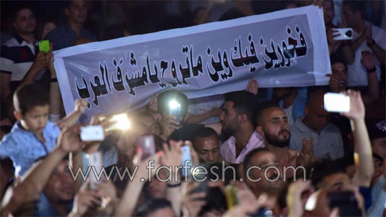 فيديو تامر حسني مع فتاة اردنية طبعت قبلة على خدّه في مطار عمان صورة رقم 15
