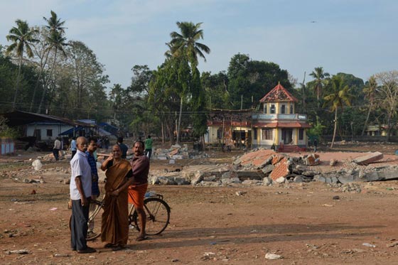 فيديو يظهر لحظة انفجار العاب نارية بمعبد بوذي يوقع عشرات القتلى صورة رقم 6