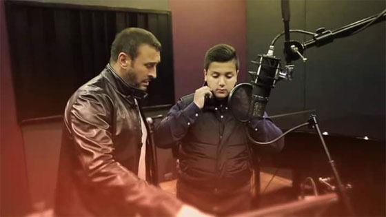 فيديو كاظم الساهر في اغنية (مالي خلق) مع أطفال ذا فويس كيدز  صورة رقم 8
