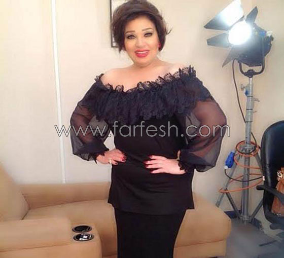 صور الفنانات وفاء عامر، هالة صدقي وفيفي عبده يتعرضن لـ (تفتيش ذاتي) في المطار! صورة رقم 3