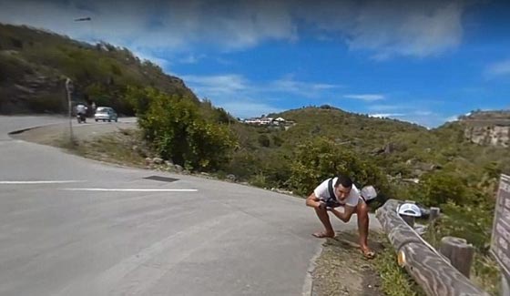 فيديو وصور.. مصور مغامر يقف سنتمترات تحت طائرة اثناء هبوطها صورة رقم 9 فيديو وصور.. مصور مغامر يقف سنتمترات تحت طائرة اثناء هبوطها صورة رقم 9