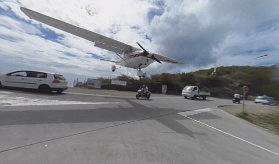 فيديو وصور.. مصور مغامر يقف سنتمترات تحت طائرة اثناء هبوطها صورة رقم 5 فيديو وصور.. مصور مغامر يقف سنتمترات تحت طائرة اثناء هبوطها صورة رقم 5