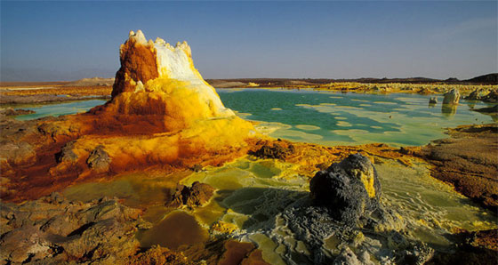 اذا كنت تعتقد ان مهنتك شاقة شاهد ماذا يفعل هذا الرجل في بوابة الجحيم صورة رقم 9 اذا كنت تعتقد ان مهنتك شاقة شاهد ماذا يفعل هذا الرجل في بوابة الجحيم صورة رقم 9