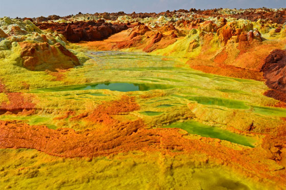 اذا كنت تعتقد ان مهنتك شاقة شاهد ماذا يفعل هذا الرجل في بوابة الجحيم صورة رقم 11 اذا كنت تعتقد ان مهنتك شاقة شاهد ماذا يفعل هذا الرجل في بوابة الجحيم صورة رقم 11