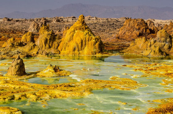 اذا كنت تعتقد ان مهنتك شاقة شاهد ماذا يفعل هذا الرجل في بوابة الجحيم صورة رقم 14 اذا كنت تعتقد ان مهنتك شاقة شاهد ماذا يفعل هذا الرجل في بوابة الجحيم صورة رقم 14