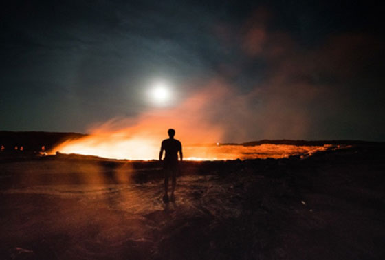 اذا كنت تعتقد ان مهنتك شاقة شاهد ماذا يفعل هذا الرجل في بوابة الجحيم صورة رقم 8 اذا كنت تعتقد ان مهنتك شاقة شاهد ماذا يفعل هذا الرجل في بوابة الجحيم صورة رقم 8