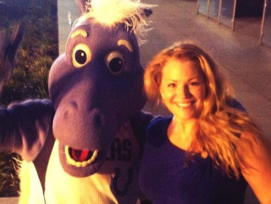 مأساة.. قتل والدته النجمة التلفزيونية الشهيرة وشقيقه الاصغر ثم انتحر صورة رقم 1 مأساة.. قتل والدته النجمة التلفزيونية الشهيرة وشقيقه الاصغر ثم انتحر صورة رقم 1