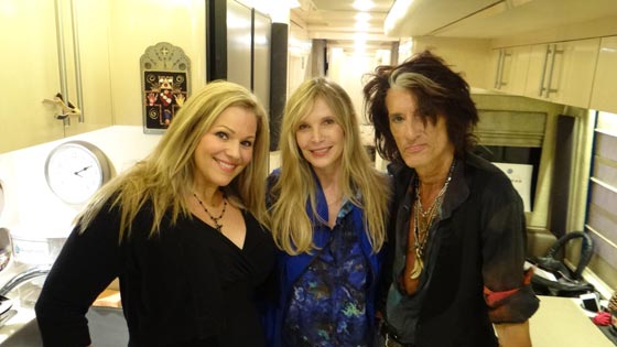 مأساة.. قتل والدته النجمة التلفزيونية الشهيرة وشقيقه الاصغر ثم انتحر صورة رقم 10 مأساة.. قتل والدته النجمة التلفزيونية الشهيرة وشقيقه الاصغر ثم انتحر صورة رقم 10