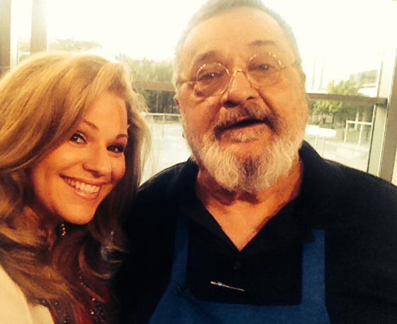 مأساة.. قتل والدته النجمة التلفزيونية الشهيرة وشقيقه الاصغر ثم انتحر صورة رقم 11 مأساة.. قتل والدته النجمة التلفزيونية الشهيرة وشقيقه الاصغر ثم انتحر صورة رقم 11