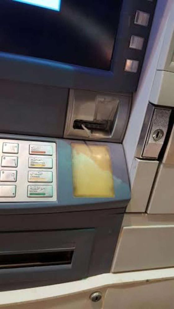 من غرائب السعودية.. ثعبان يخرج من الصراف الآلي بدل النقود صورة رقم 2 من غرائب السعودية.. ثعبان يخرج من الصراف الآلي بدل النقود صورة رقم 2