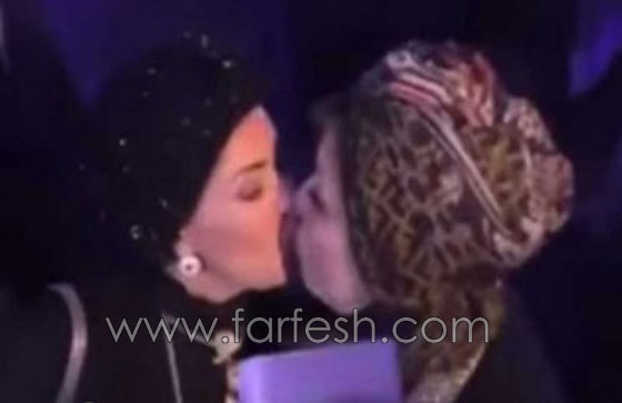 5 قبلات بين مشاهير عرب اثارت الجدل بين المصريين صورة رقم 3