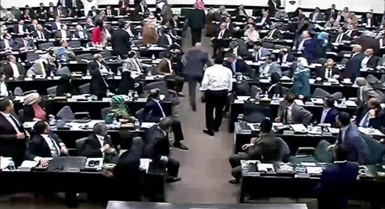 العراق: العبادي يطرح تشكيلته الجديدة وسط عراك برلماني صورة رقم 1 العراق: العبادي يطرح تشكيلته الجديدة وسط عراك برلماني صورة رقم 1