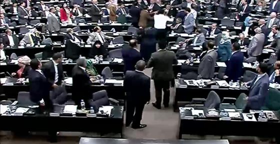 العراق: العبادي يطرح تشكيلته الجديدة وسط عراك برلماني صورة رقم 2 العراق: العبادي يطرح تشكيلته الجديدة وسط عراك برلماني صورة رقم 2