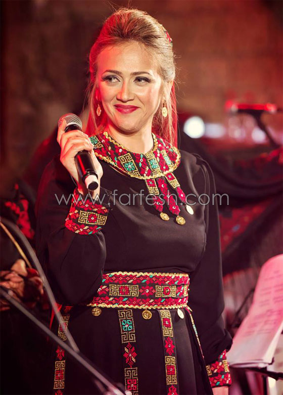  الموسيقار سيمون شاهين والفنانة الفلسطينية دلال ابو امنة في (زفير)  صورة رقم 8