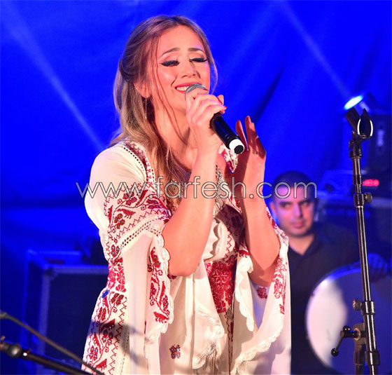  الموسيقار سيمون شاهين والفنانة الفلسطينية دلال ابو امنة في (زفير)  صورة رقم 9