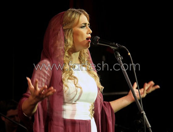  الموسيقار سيمون شاهين والفنانة الفلسطينية دلال ابو امنة في (زفير)  صورة رقم 6