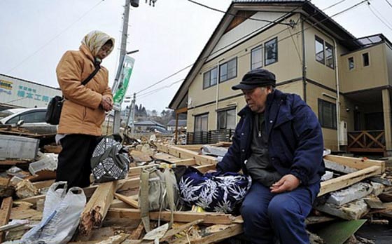 فيديو مثير يظهر اللحظات الاولى لزلزال اليابان الذي اوقع 9 قتلى امس صورة رقم 1