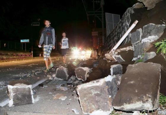 فيديو مثير يظهر اللحظات الاولى لزلزال اليابان الذي اوقع 9 قتلى امس صورة رقم 7