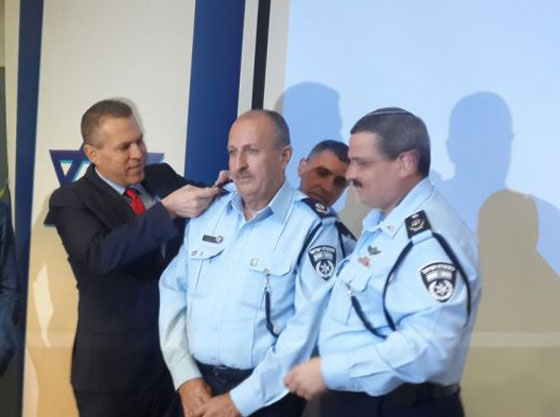 جمال حكروش ضابط شرطة اسرائيلي مسلم يتقلد رتبة ميجر جنرال صورة رقم 1