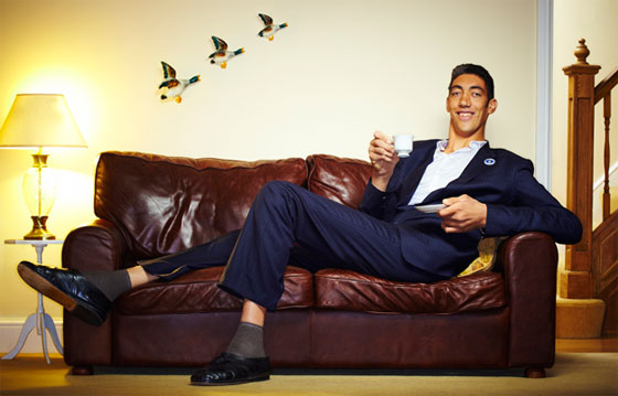 اطول رجل في العالم يسعى الى تحقيق المستحيل في هوليوود صورة رقم 1