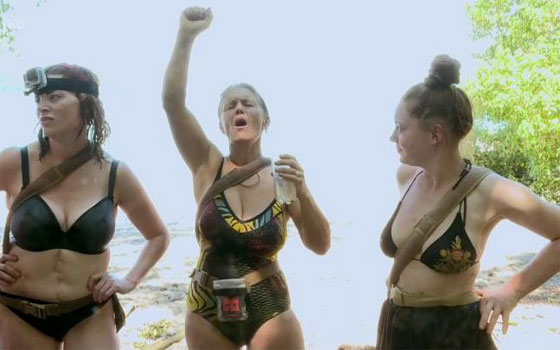 رضوان ينسحب من برنامج بريطاني بسبب اسلامه وصلاته صورة رقم 4