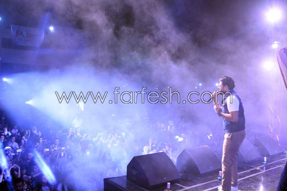 فيديو دويتو محمد حماقي وابنة شقيقه واخوها يخطف الميكروفون صورة رقم 15