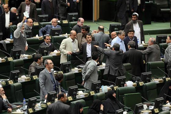 حرمان ايرانية من دخول البرلمان بسبب مصافحتها للغرباء صورة رقم 7