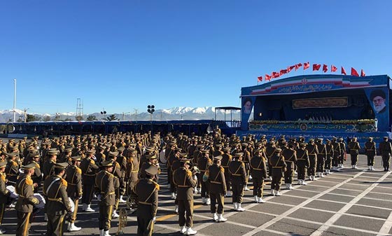 الايرانيون يستعرضون قوتهم العسكرية برفقة اس 300 الروسية صورة رقم 5