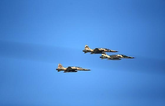 الايرانيون يستعرضون قوتهم العسكرية برفقة اس 300 الروسية صورة رقم 2