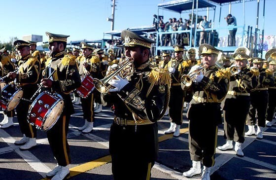 الايرانيون يستعرضون قوتهم العسكرية برفقة اس 300 الروسية صورة رقم 4