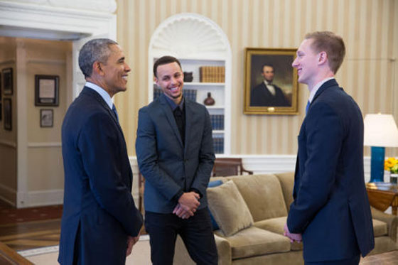 اوباما يقدم النصائح لنجم كرة السلة ستيفن كاري.. شاهد الفيديو صورة رقم 3